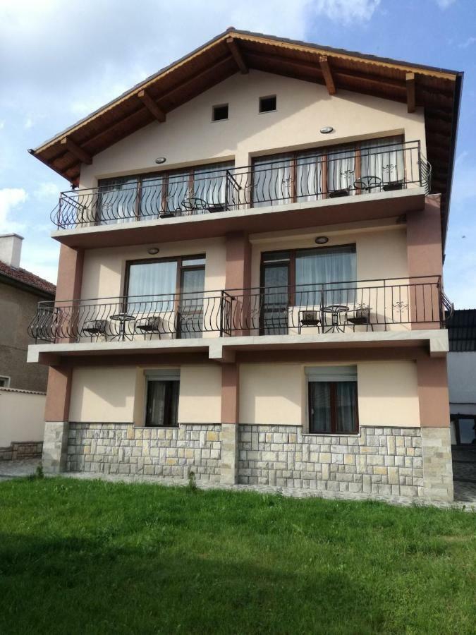 Къща Генчеви Otel Sarnitsa Dış mekan fotoğraf